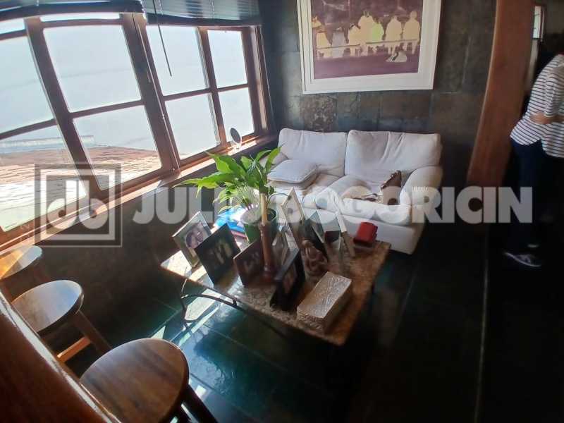 b8d3319d-cb92-421f-8331-6759ad - 30