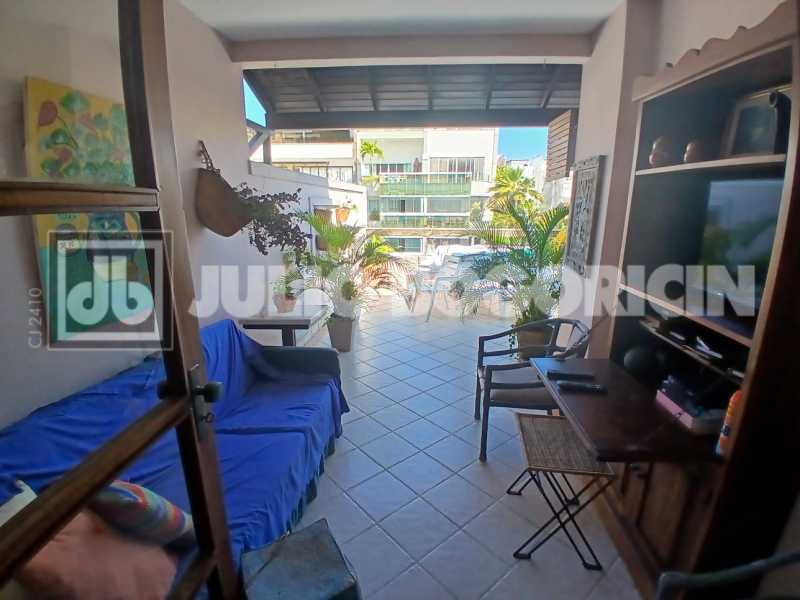 bb611578-bc32-4359-98ca-99cc83 - 35