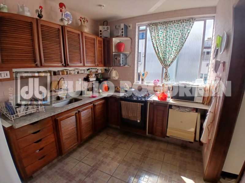 dd1ae7f9-9001-4c02-a857-0f0632 - 36