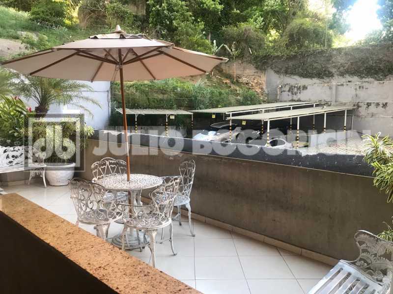 Conheça 36. do imóvel - Laranjeiras Conjugado dividido sala e quarto reformado fundos silencioso andar alto portaria 24hs - JBF16815 - 35 36. - 35