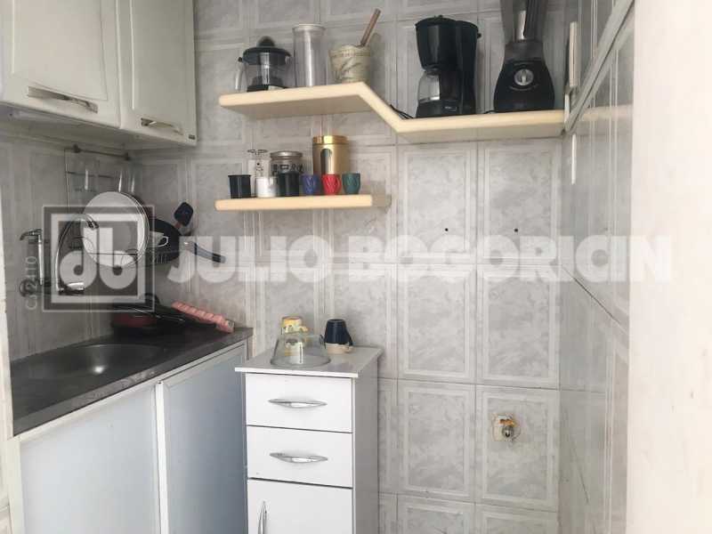 Conheça 24. do imóvel - Laranjeiras Conjugado dividido sala e quarto reformado fundos silencioso andar alto portaria 24hs - JBF16815 - 24 24. - 24