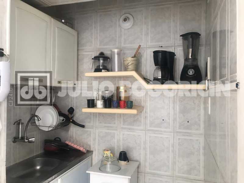 Conheça 25. do imóvel - Laranjeiras Conjugado dividido sala e quarto reformado fundos silencioso andar alto portaria 24hs - JBF16815 - 25 25. - 25