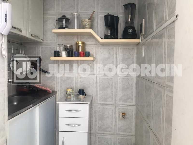 Conheça 27. do imóvel - Laranjeiras Conjugado dividido sala e quarto reformado fundos silencioso andar alto portaria 24hs - JBF16815 - 26 27. - 26