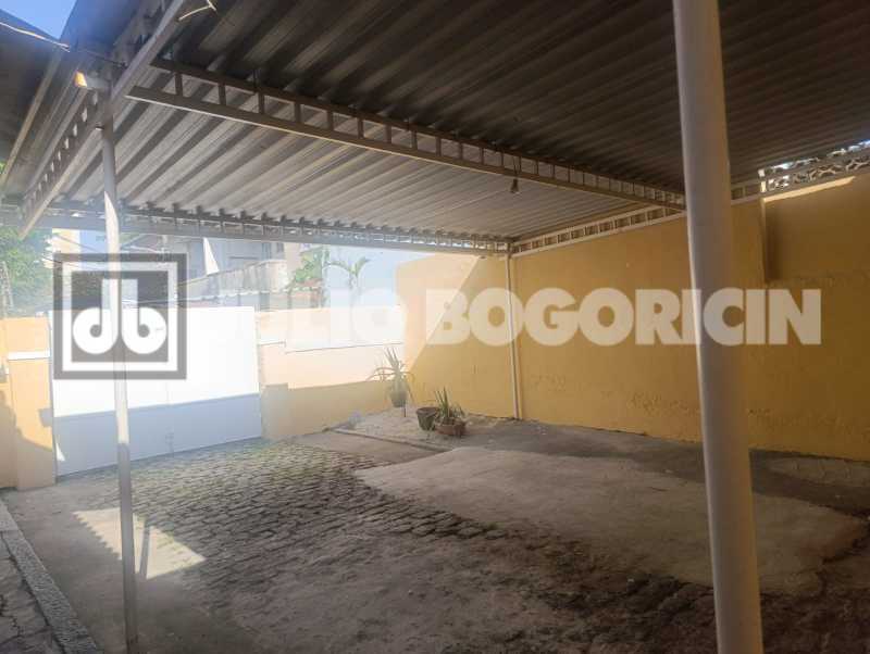 18 GARAGEM. - 18