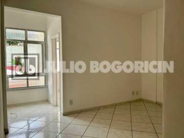 Ótima localização - Apartamento próximo à Rua Uruguai: Sala com piso frio, Quarto, Banheiro com box blindex e Cozinha americana com armários planejados. - JBT15189
