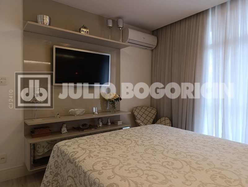 12 QUARTO SUITE. - 12