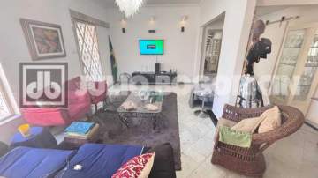 Imperdível - Casa Triplex em condomínio fechado - 4 quartos (1 suíte) - Terraço e churrasqueira - Vaga - JBM608268