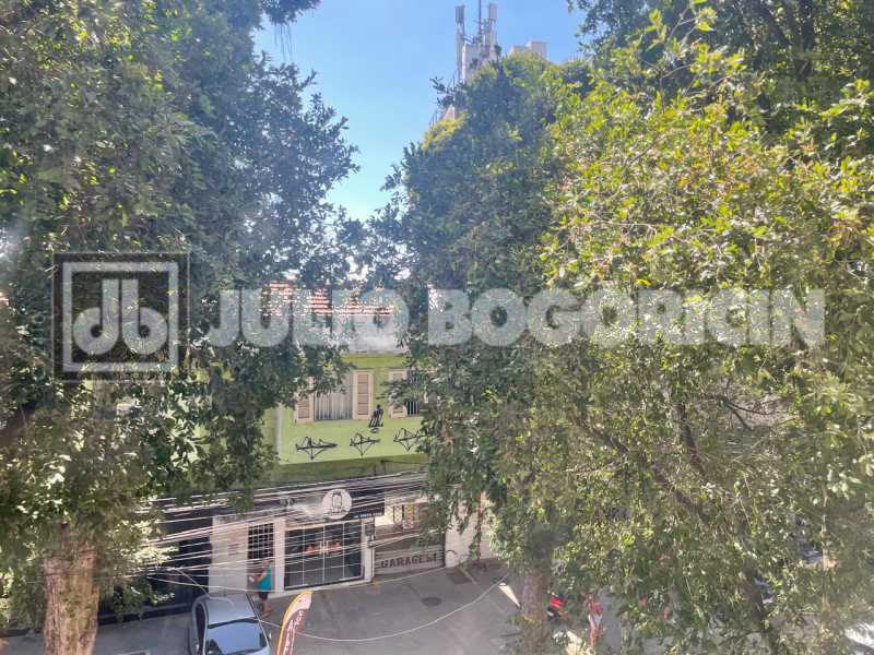 18cocotafrenteapartamentosala2 - 18