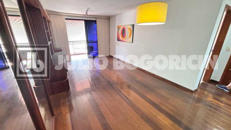 b81da9d3-2dd0-447f-b5c3-398a99 - 4