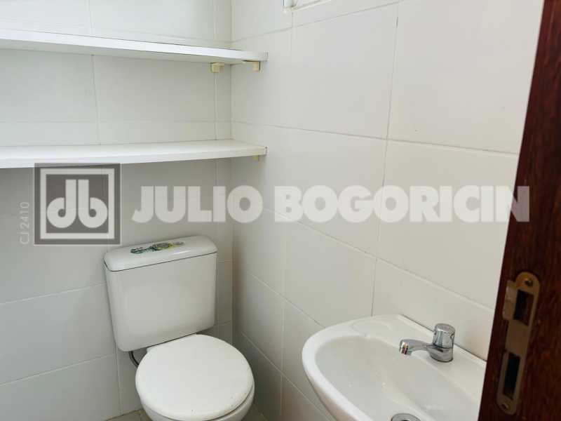 21-BANHEIRO SERVIÇO - 20