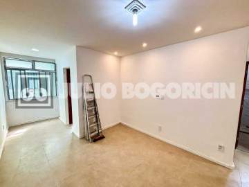 Oportunidade - Rua Voluntários da Pátria, 2 quartos todo reformado, vazio, Oportunidade!!!! - JBF29355