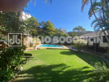 LInda casa em Condomínio : Linear / Residencial / Freguesia/ Jacarepaguá/ 04 dormitórios/ jardim / Área gourmet/ Agende sua visita! - JBJ601876