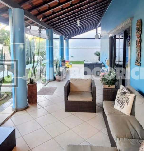 ebdc721f-4344-4c32-a78c-2aacd2 - 27