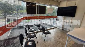 Ótima localização - Sala comercial, junto ao Metrô Saens Pena, reformada, porta de correr em blindex, vista pra Praça Saens Pena e uma vaga. - JBT71755 Ótima localização - Sala comercial, junto ao Metrô Saens Pena, reformada, porta de correr em blindex, vista pra Praça Saens Pena e uma vaga. - JBT71755