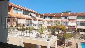 Oportunidade - CASA TRIPLEX EM CONDOMINIO COM TOTAL INFRA ESTRUTURA 3 QUARRTOS 2 SUÍTES 2 VAGAS - JBRB695520