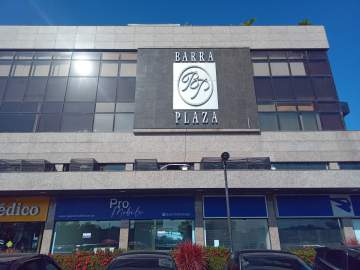 Ótima localização - Barra da Tijuca Magnifica Sala Comercial Barra Plaza. Excelente localização. 38m2. Vale a visita! - JBBO7008
