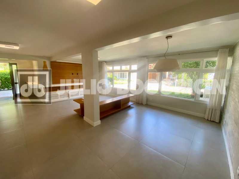 WhatsApp Image 2025-10-17 at 6 - 4