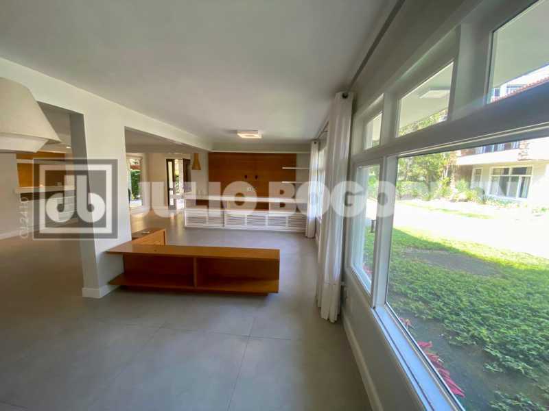 WhatsApp Image 2025-10-17 at 6 - 5