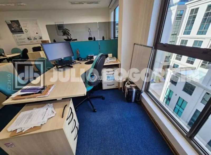 fd90859c-c338-4b23-b897-0d1fc5 - 18