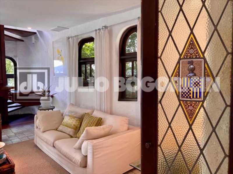 WhatsApp Image 2025-09-25 at 1 - 4