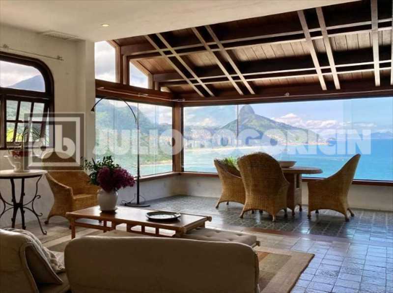 WhatsApp Image 2025-09-25 at 1 - 31