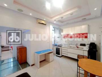 Imperdível - Dois apartamentos de quarto e sala reformados na quadra da praia de Copacabana - JBC29906