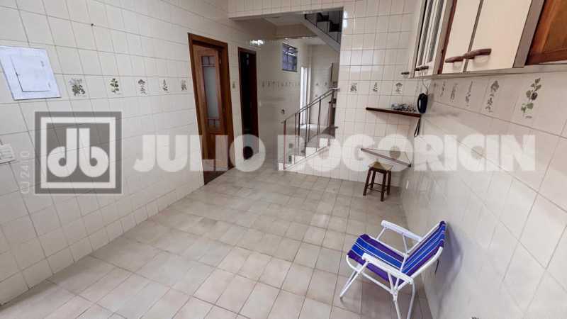 b2f37f31-d9ac-4243-a383-8baaa6 - 7