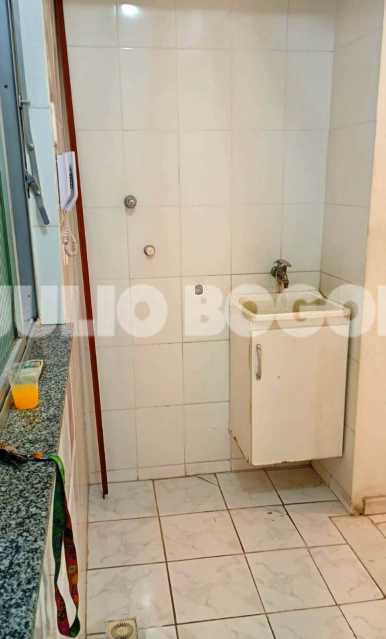 B.Constante -16 - 15