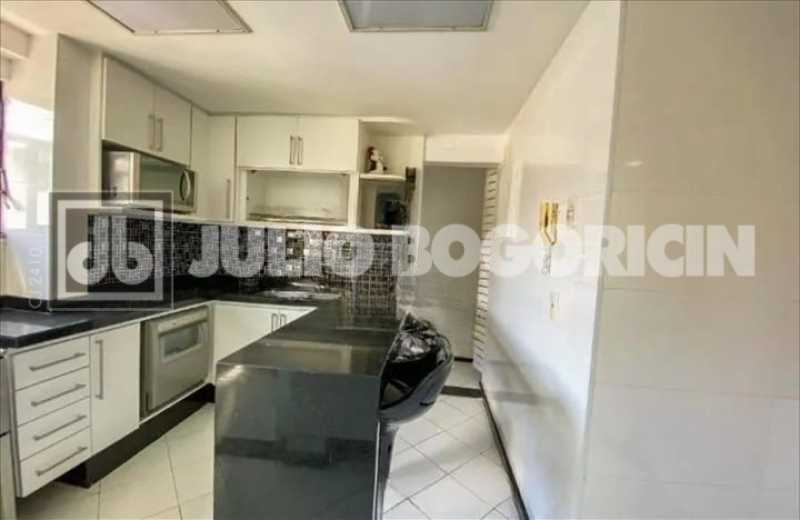 WhatsApp Image 2025-10-02 at 1 - 4