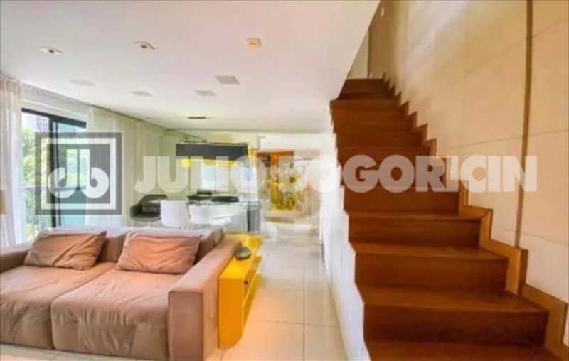 WhatsApp Image 2025-10-02 at 1 - 18