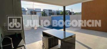 Imperdível - Recreio maravilhosa casa triplex sala espaçosa 4 suítes piscina churrasqueira Cond. Sagrada Família - JBRB695518