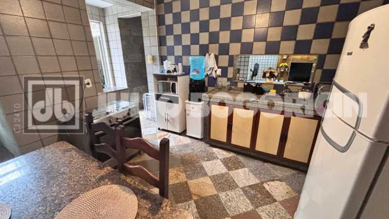 3db4d8eb-8b68-4ff9-b680-8bfc76 - 10