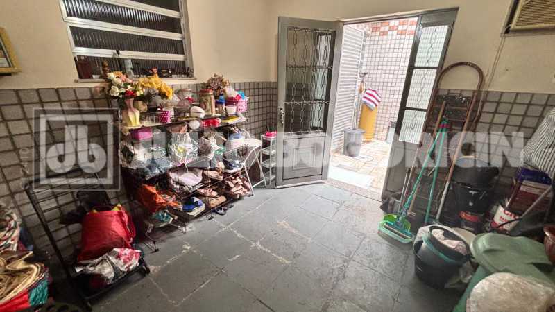 5b8ae59c-8dc8-4bf7-a18f-f6b953 - 17