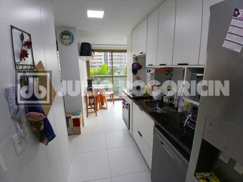 b1f20c74-465d-434d-8e89-0d41bd - 25