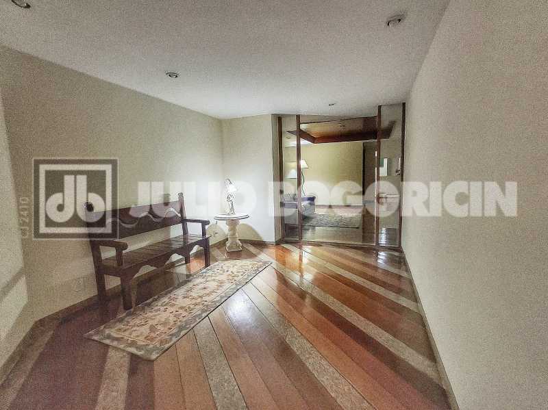Conheça 20250926_153214 do imóvel - Ótimo Apartamento, salão, sacada, 2 qts, 1suíte, próximo. 10 minutos Metrô Saens Pena, Tijuca. - JBT207193 - 34 20250926_153214 - 34