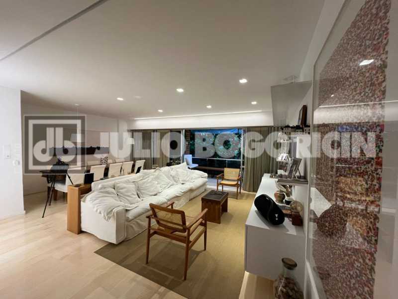 WhatsApp Image 2025-10-08 at 4 - 7