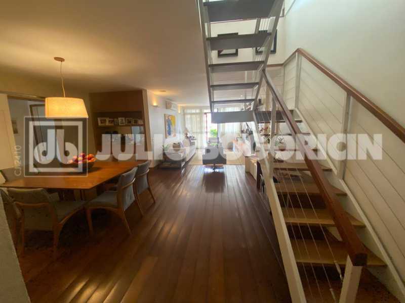 WhatsApp Image 2025-10-19 at 1 - 4