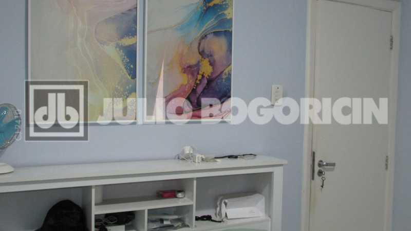 Conheça 21 do imóvel - Gloria - Juntinho Metro - Lindo apartamento - Claro e ventilado - Silencioso - Sala - 1 quarto - Cozinha clara e espaçosa - Área de serviço arejada - 50m² no IPTU - Entrar, morar e ser feliz! - JBF16871 - 21 21 - 21