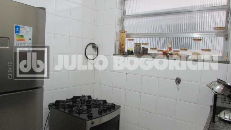 Conheça 27 do imóvel - Gloria - Juntinho Metro - Lindo apartamento - Claro e ventilado - Silencioso - Sala - 1 quarto - Cozinha clara e espaçosa - Área de serviço arejada - 50m² no IPTU - Entrar, morar e ser feliz! - JBF16871 - 27 27 - 27