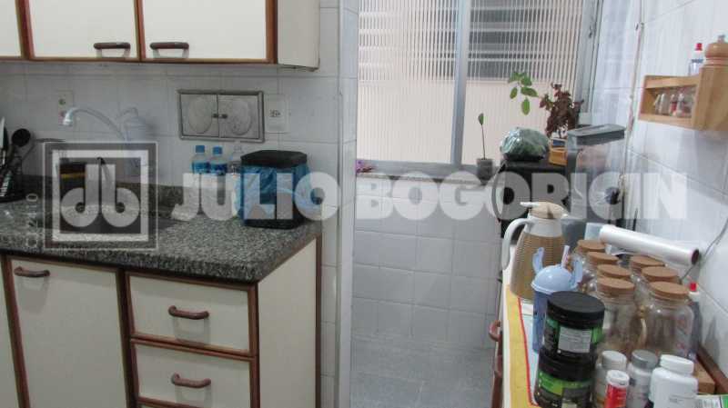 Conheça 31 do imóvel - Gloria - Juntinho Metro - Lindo apartamento - Claro e ventilado - Silencioso - Sala - 1 quarto - Cozinha clara e espaçosa - Área de serviço arejada - 50m² no IPTU - Entrar, morar e ser feliz! - JBF16871 - 31 31 - 31