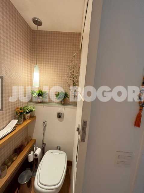 WhatsApp Image 2025-10-14 at 1 - 4