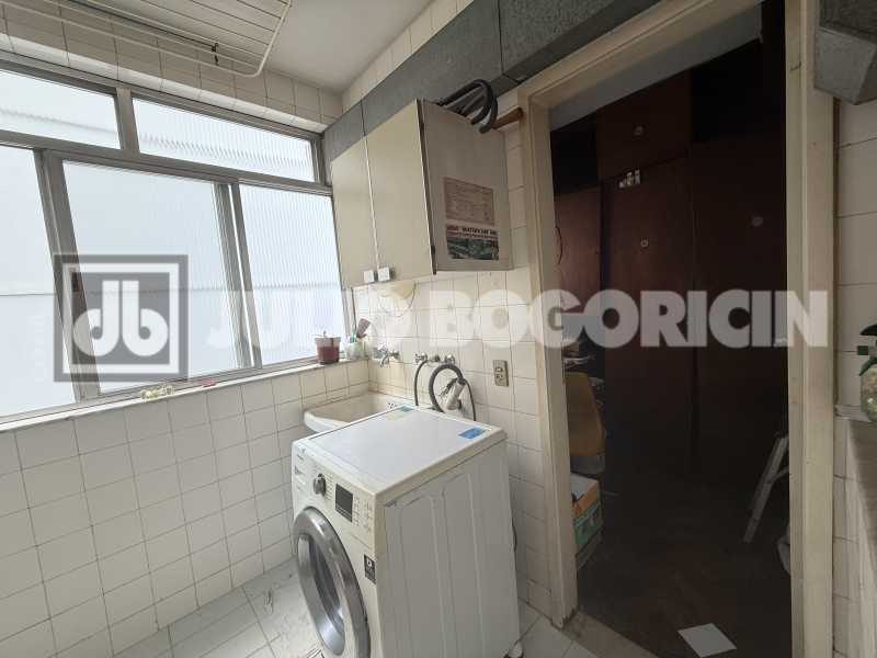 Área de Serviço - 28