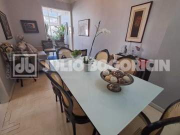 Ótima localização - Excelente imóvel , de 03qtos na rua São Salvador , 01 suíte , banheiro social , sala ampla ,cozinha planejada e área de serviço com banheiro ,vaga na escritura - JBF38174