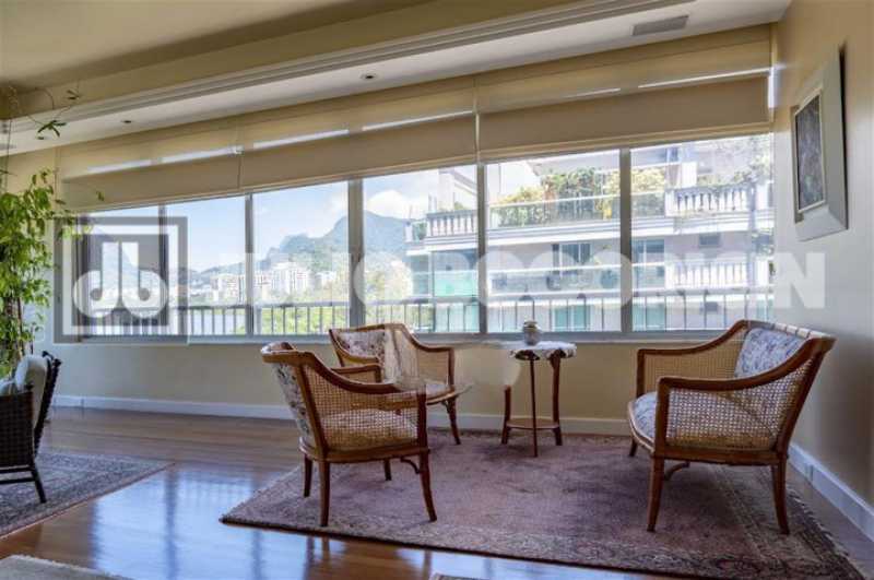 WhatsApp Image 2025-10-14 at 1 - 3