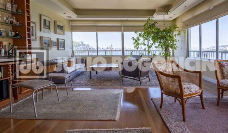 WhatsApp Image 2025-10-14 at 1 - 4