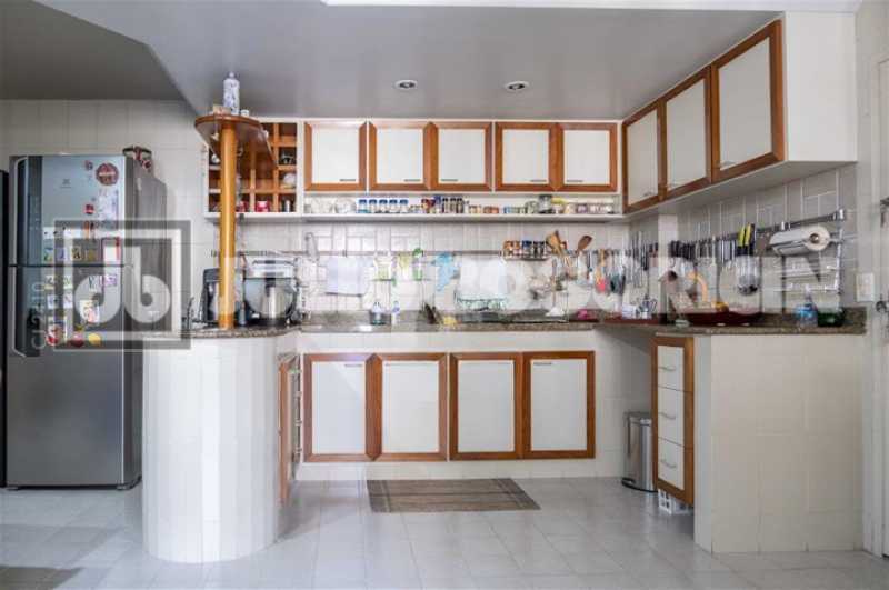 WhatsApp Image 2025-10-14 at 1 - 21