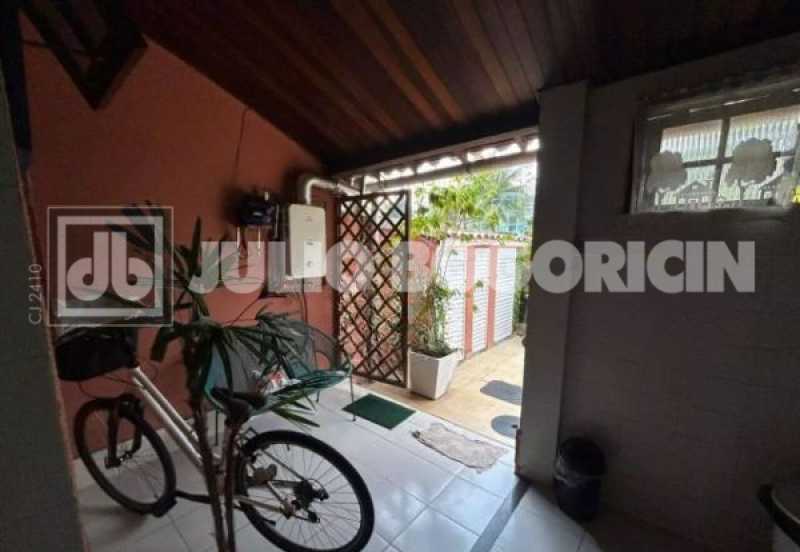 b0e28c91-b3e1-43ed-9608-c95c1b - 21