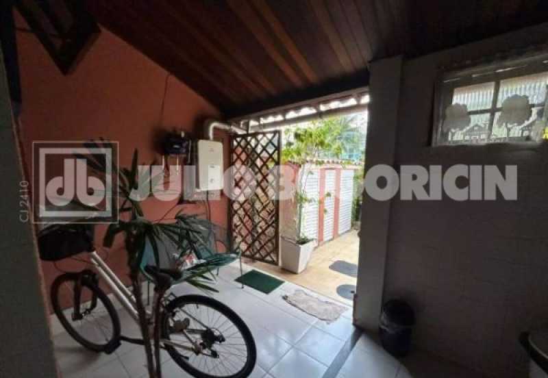 f4b85d0b-0c6d-4b2f-bc94-aa638c - 23