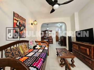 Ótima localização - Flamengo! Quadra da praia, dois quartos, possibilidade de suíte, dependência completa. Vaga escriturada. - JBF29411