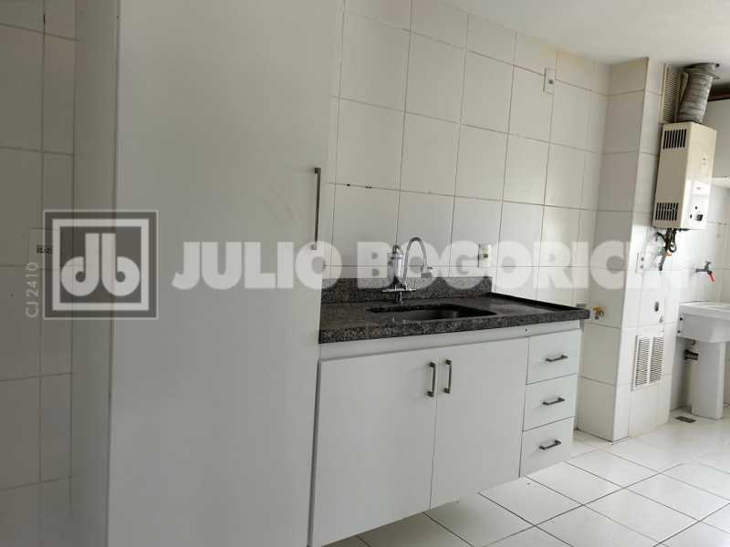 Conheça 18-Cozinha do imóvel - Curicica 4 quartos 1 suíte varanda sala L 2 vagas lazer completo no condomínio - JBRB41860 - 18 18-Cozinha - 18